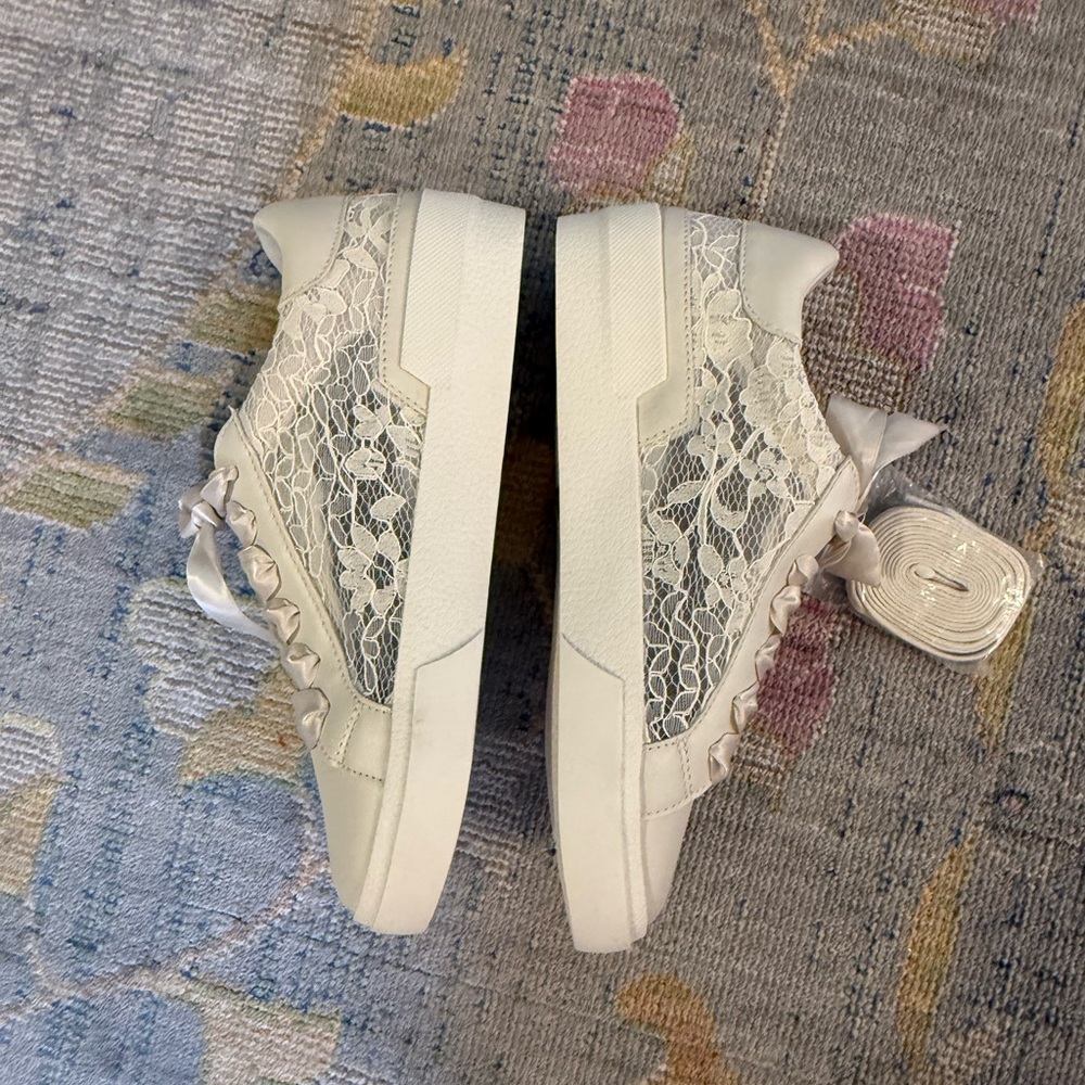 Dolce Vita Ivory Satin Lace Women's Sneakers 7.5 - Picture 5 of 8